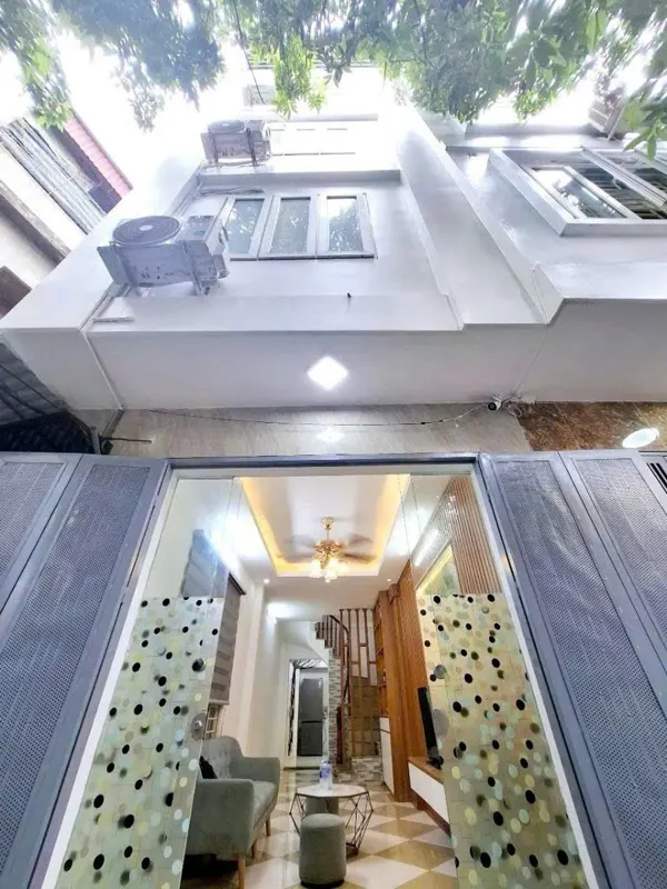 Nhà đất hiếm Hoàng Mai: 39m2x5T, Full Nội Thất, Giá 6 Tỷ - Gần Đền Lừ