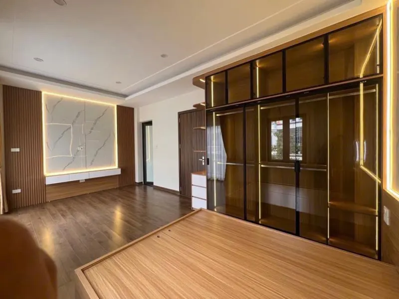 Nhà đẹp 46m2, 6 tầng, thang máy, ô tô đỗ cổng - Vị trí đắc địa