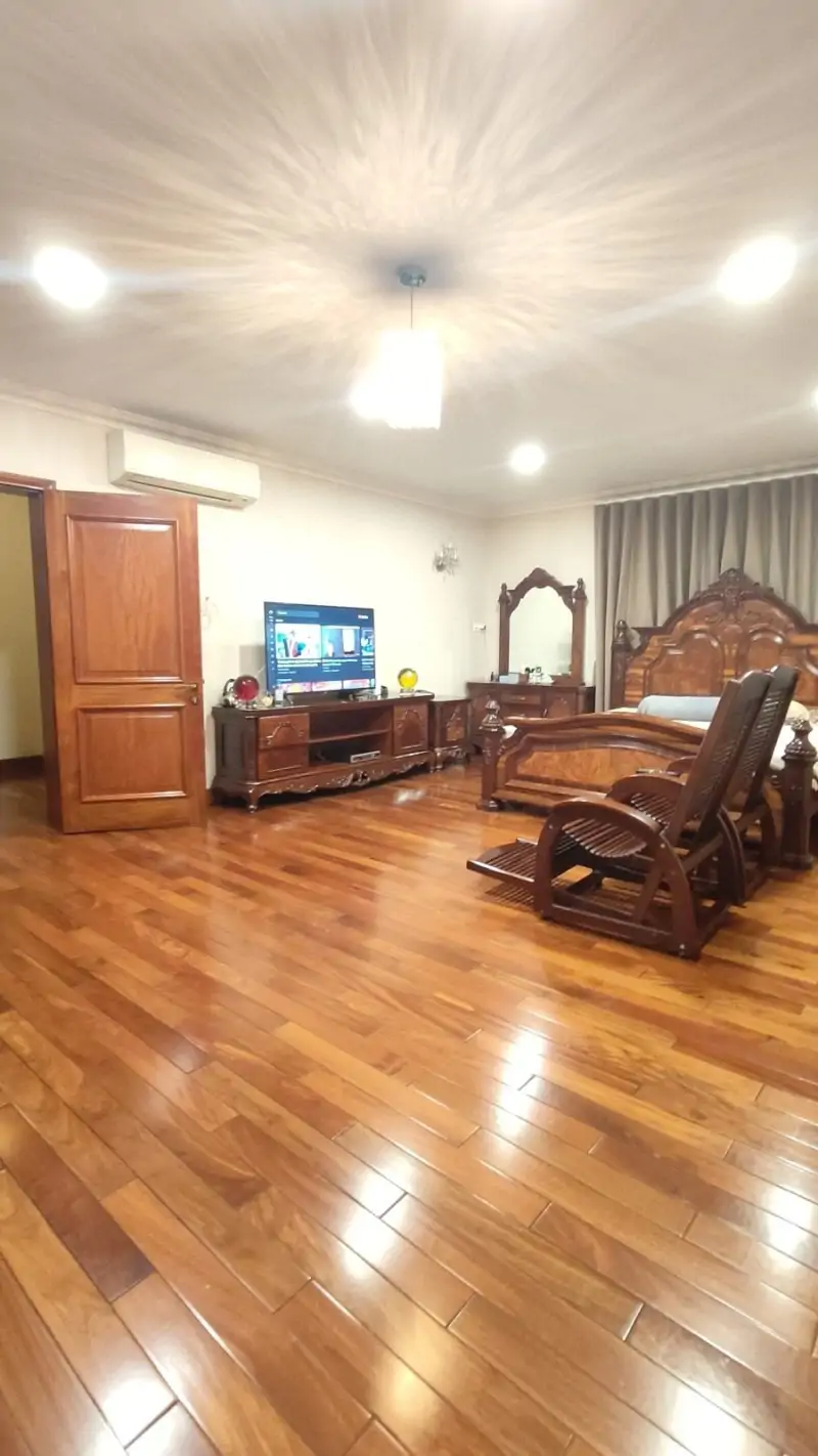 Siêu Biệt Thự Quận 1: Vị Trí Kim Cương, 3 Mặt Tiền, 240m2 - Giá 138 Tỷ