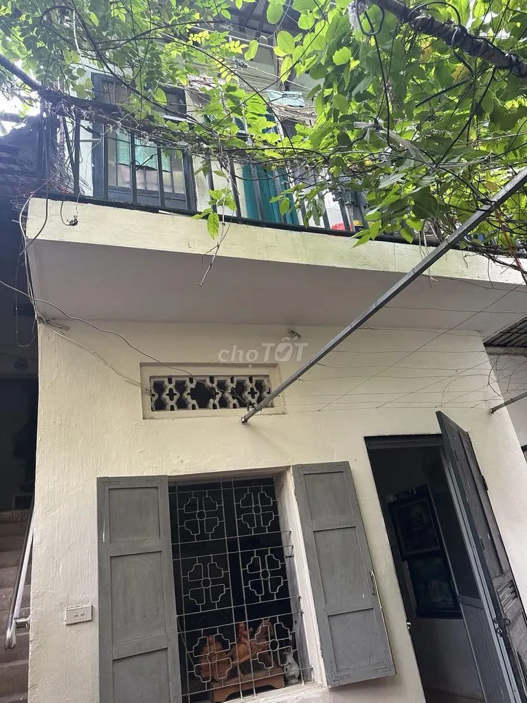 Bán Nhanh Nhà Tập Thể Cầu Giấy - 2 Tầng, Lô Góc, Giá 9.2 Tỷ