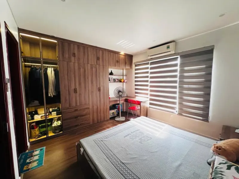 Nhà phố Ngô Gia Tự - Long Biên: Thang Máy, Ô Tô Đỗ Cổng, Giá 8 Tỷ