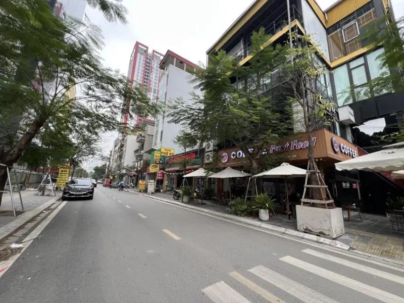 Bán nhà phố Duy Tân 100m2, 4 Tầng, 40.8 Tỷ - Vị Trí Đắc Địa