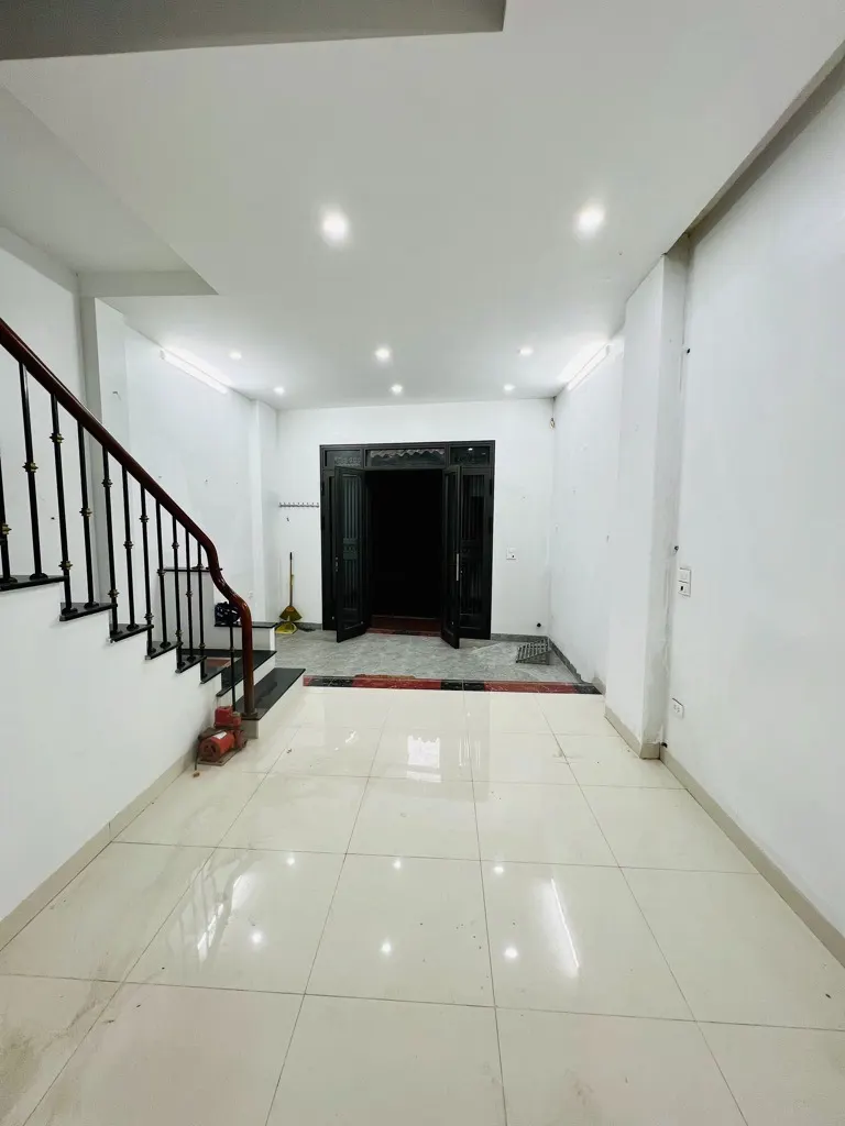 Nhà 4 Tầng, 4 Phòng Ngủ - Giá 8.2 Tỷ - Vị Trí Đắc Địa