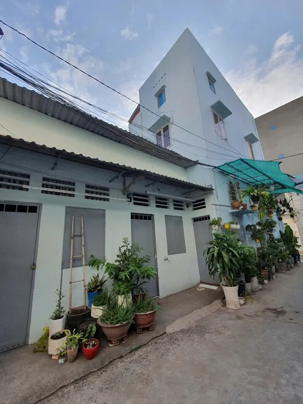 Cho thuê nhà góc 2 mặt tiền, 3 mặt thoáng - Hoàng Diệu 2 - 15tr/tháng