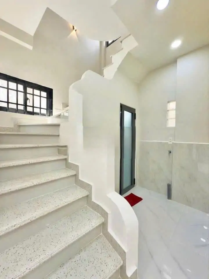 Cho Thuê Nhà Nguyên Căn Gò Vấp - 4 Phòng Ngủ, Gần Chợ, Giá Tốt - ảnh 1