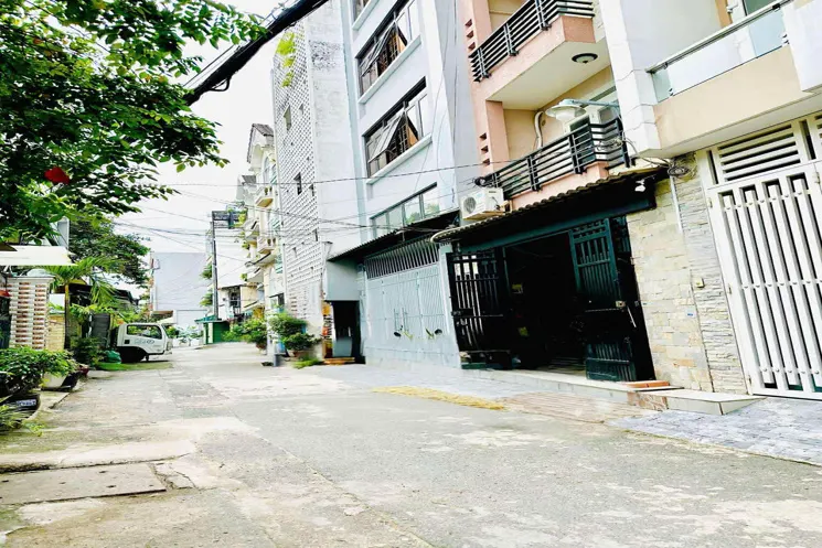 6 Tỷ Nhỉnh: Nhà Quận 10 - Ngay Bệnh Viện 115 - Xe Hơi Trong Nhà 4 Tầng Ngang Hơn 4M. Vũ 0933910039