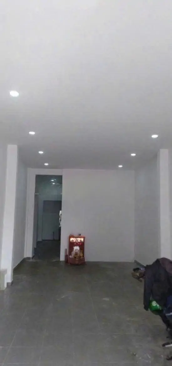 Cho Thuê Nhà Nguyên Căn Mặt Tiền Võ Văn Kiệt, Quận 1 - 8 Phòng Ngủ, 4 WC - Vị Trí Đắc Địa