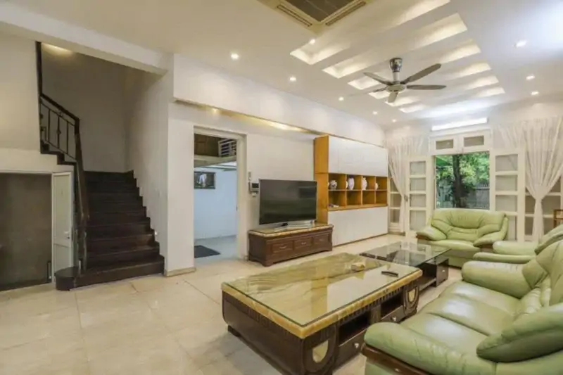 Nhà đẹp trung tâm Hoàng Quốc Việt - Hà Nội | 6 tầng, ô tô đỗ cửa - ảnh 1