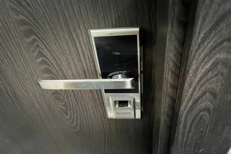 Bán Nhà 3 Tấng 1 Tum Đường Nguyễn Thị Minh Khai – Có 5 Căn Hộ - ảnh 1