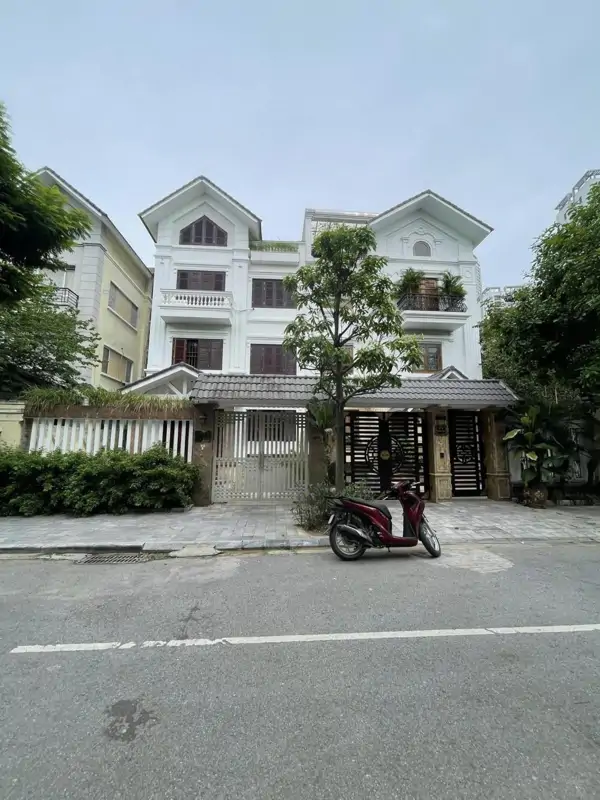 Cho thuê biệt thự cao cấp Nam Cường, Cổ Nhuế - 200m2, có hầm, thang máy