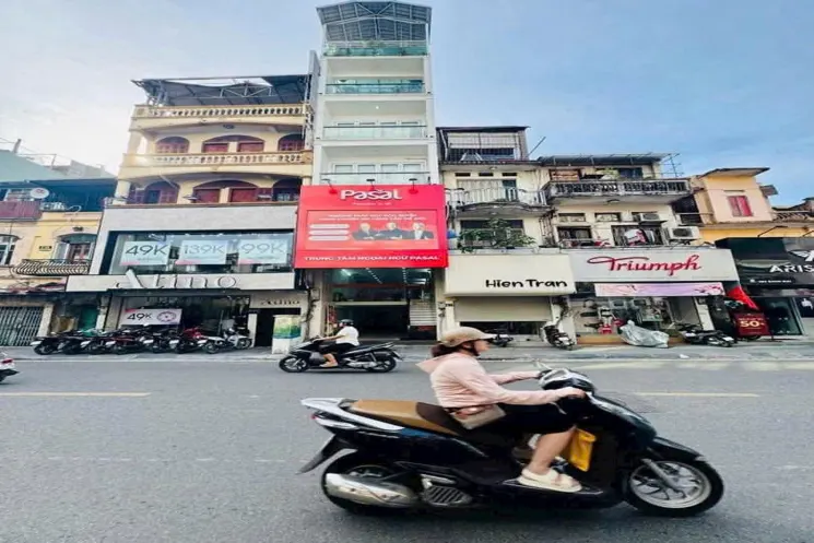 Một Siêu Phẩm Mặt Phố Bạch Mai Vừa Mới Được Lên Sóng. . Diện Tích Lớn , Nhà Mới , Thiết Kế Hiện