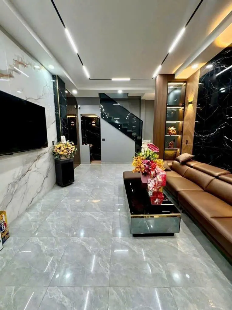 Nhà Góc 2 Mặt Tiền Lạc Long Quân, 50m2, 3 Tầng - Chỉ 9 Tỷ