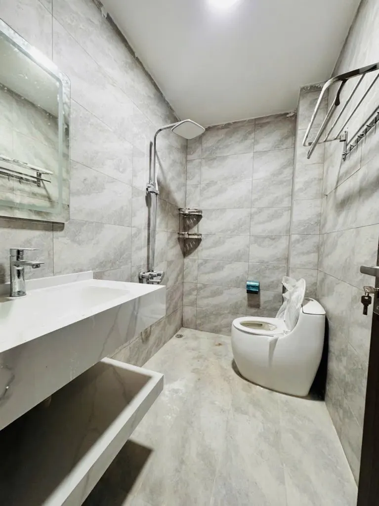 Nhà phân lô Trần Quốc Hoàn 45m2, 5 Tầng, Giá 17.6 tỷ - Vị trí Vip, Ô Tô Đỗ Cửa