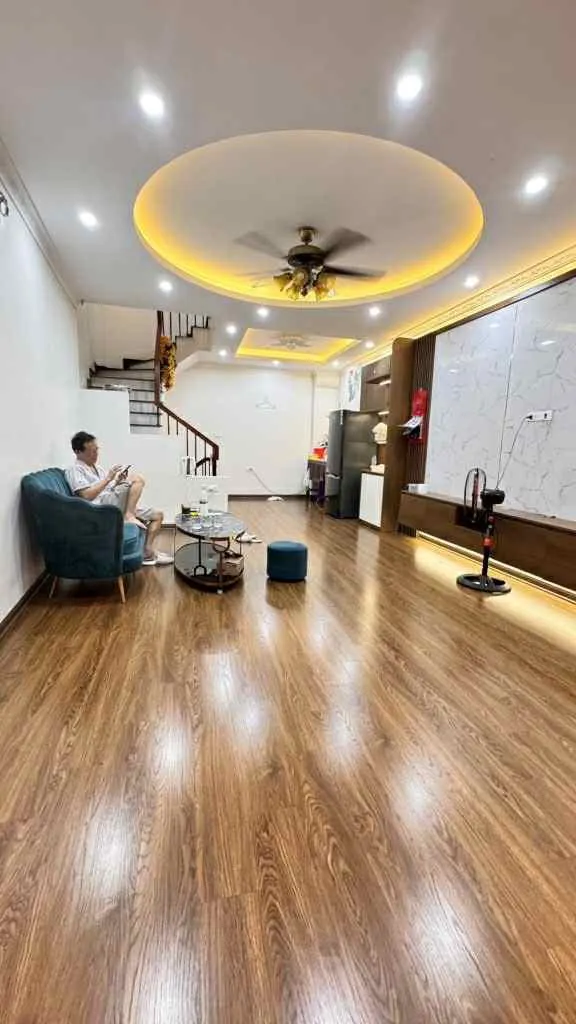 Nhà Mặt Phố Nguyễn Khoái - Kinh Doanh Sầm Uất - 10 Tỷ