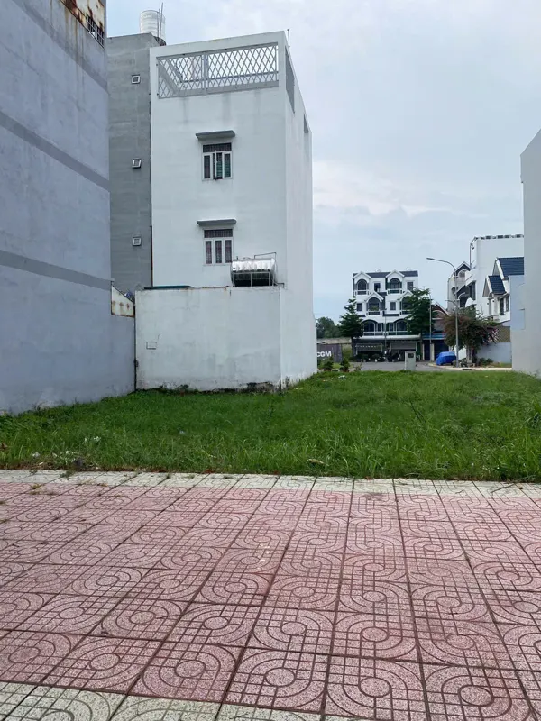 Bán Gấp Lô Đất 80m2 Mặt Tiền Ngay Chợ Quốc Tế Bình Tân - Giá Tốt