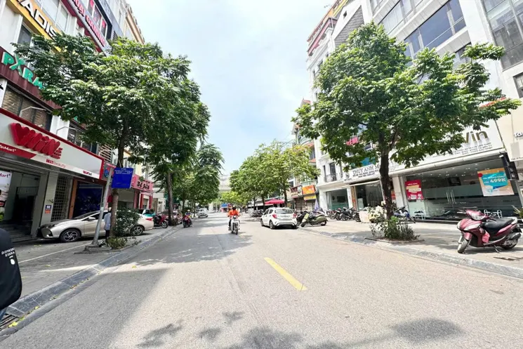 Toà Nhà Bệ Vệ Nằm  Ngay Tại Phố Trương Công Gai_cầu Giấy Em Ý Sở Hữu Diện Tích 100M Tòa Nhà 7