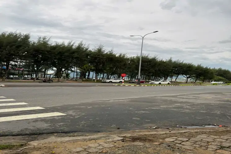 + Biển Nguyễn Tất Thành, Nhà C4 Kinh Doanh, Đang Cho Thuê, Đối Diện Dự Án Khu Thương Mại Tự Do Lấn - ảnh 1