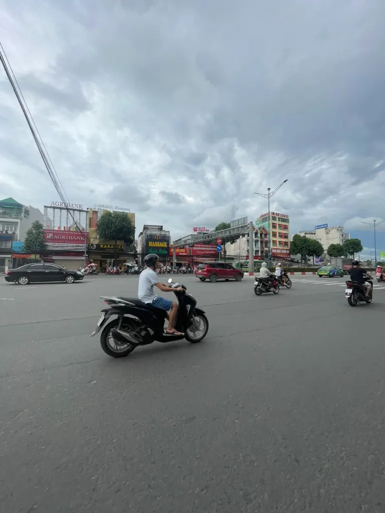 Siêu Vị Chí - Vị Trí Đắc Địa, Nhà 4 Tầng, Giá Chỉ 11 Tỷ