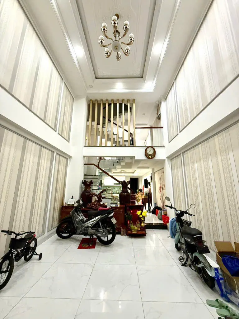 Bán nhà Hóc Môn 41m2, 2 Lầu, Kinh Doanh Tốt - Giá 3x Tỷ