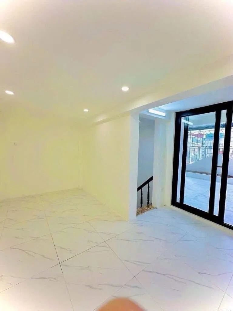 Bán nhà Lạc Long Quân - Bưởi, 60m2, Mặt Tiền, Ô Tô Đỗ Cửa 24/7