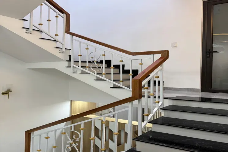 Chỉ Hơn 4 Tỷ – Nhà Đẹp 3 Tầng – Kiệt Ô Tô Tránh – Sát Biển Nguyễn Chánh- Liên Chiều. • Nhà 3