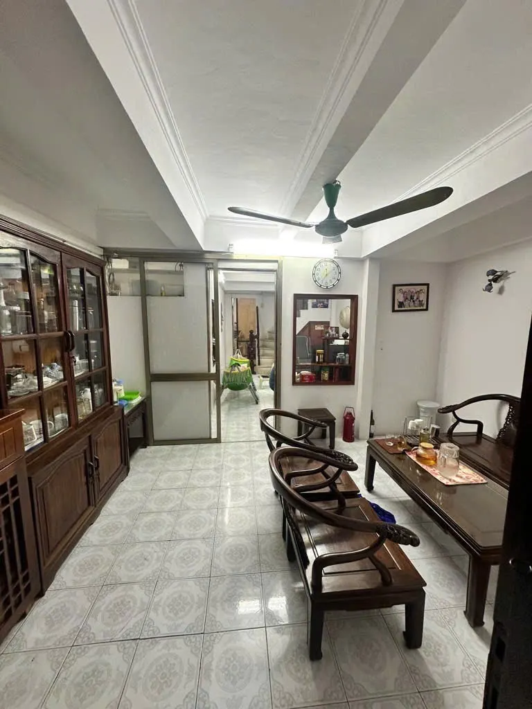 Bán Căn Hộ Tập Thể Thái Thịnh, Vĩnh Hồ, Đống Đa - 120m2, 4PN, Giá Tốt