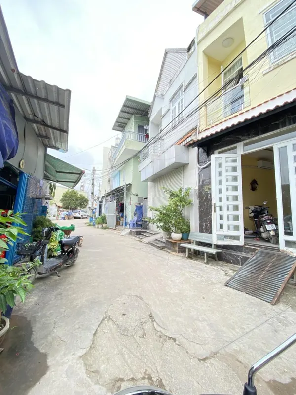 Nhà 2 Tầng Đẹp, Hẻm Xe Tải, Gần Lò Lu, Quận 9 - 80m², Giá 4.8 Tỷ