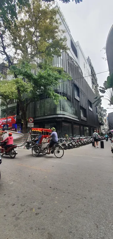 Cho Thuê Tòa Nhà Văn Phòng Hiện Đại Ngã Tư Lò Đúc - Hòa Mã