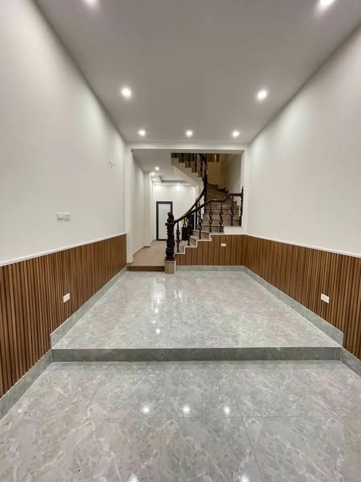 Bán Nhà Phố Nguyễn Sơn - 45m² - Giá 11 Tỷ - Vị Trí Đẹp