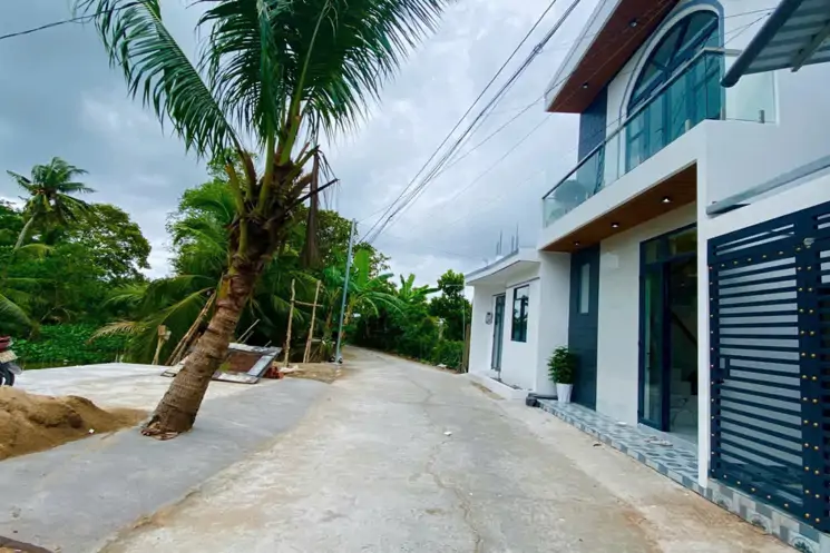 Mua 1 Được 2 - Bán Nhà Trệt Lầu Mới Đẹp Lộ Ô Tô Cpxd