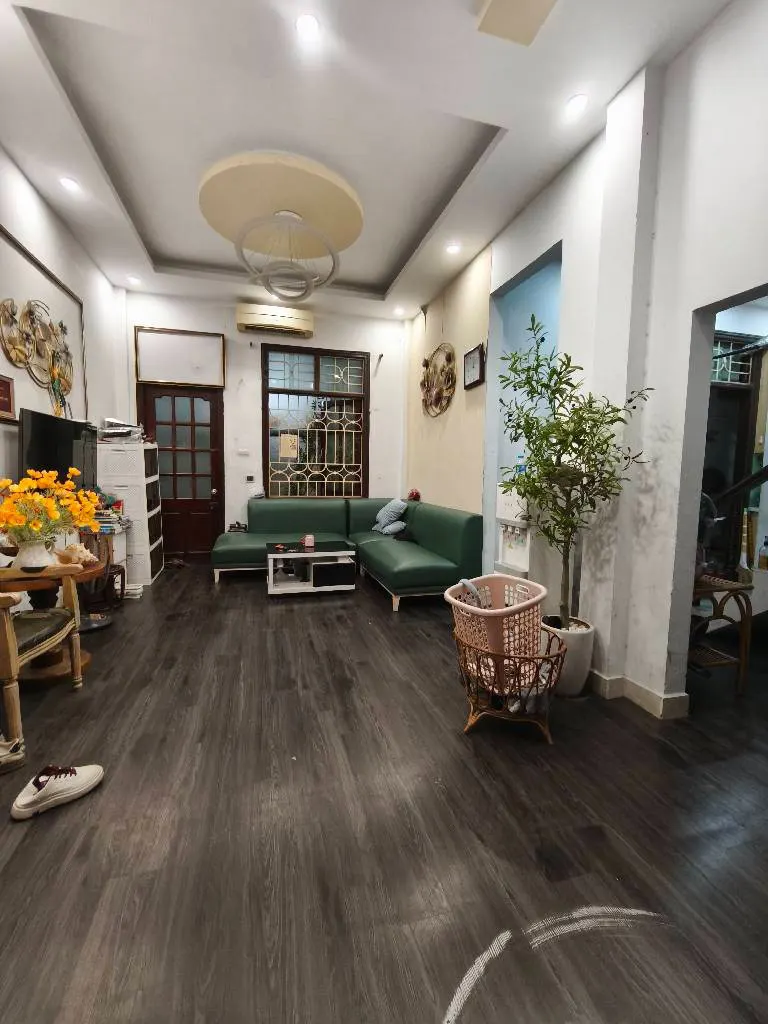 Bán nhà Nguyễn Hoàng Tôn, Võ Chí Công - 33m² x 5 Tầng, Giá 6 Tỷ - Vị Trí Đẹp