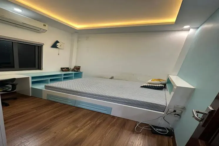 Nhà Mới Ô Tô Qua- Chánh- Vào Nhà Phố Nguyễn Văn Linh 48M2 X 5 Tầng X 11.2 Tỷ Long Biên