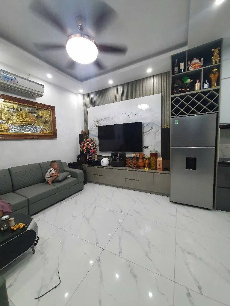 Nhà Việt Hưng 30m2, Full Nội Thất, Giá 6 Tỷ - Vị Trí Đẹp