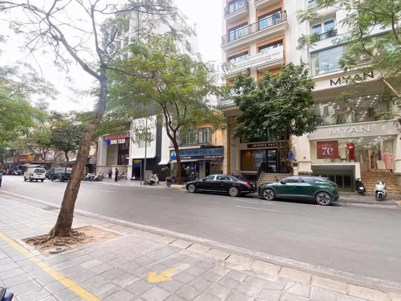 Bán nhà mặt phố Nghĩa Đô - Vị trí VIP, 80m2, Giá Tốt