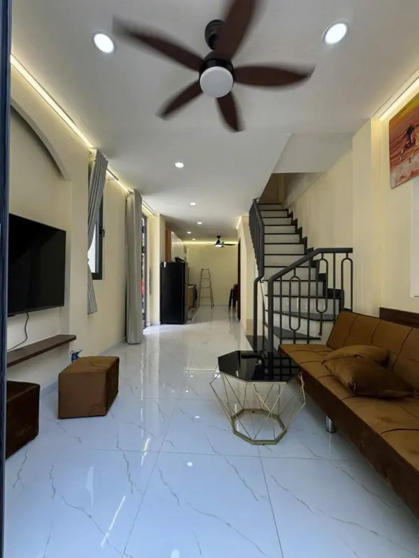 Bán nhà Him Lam gần đường đôi, 5 tầng, ô tô tránh, giá 10.5 tỷ