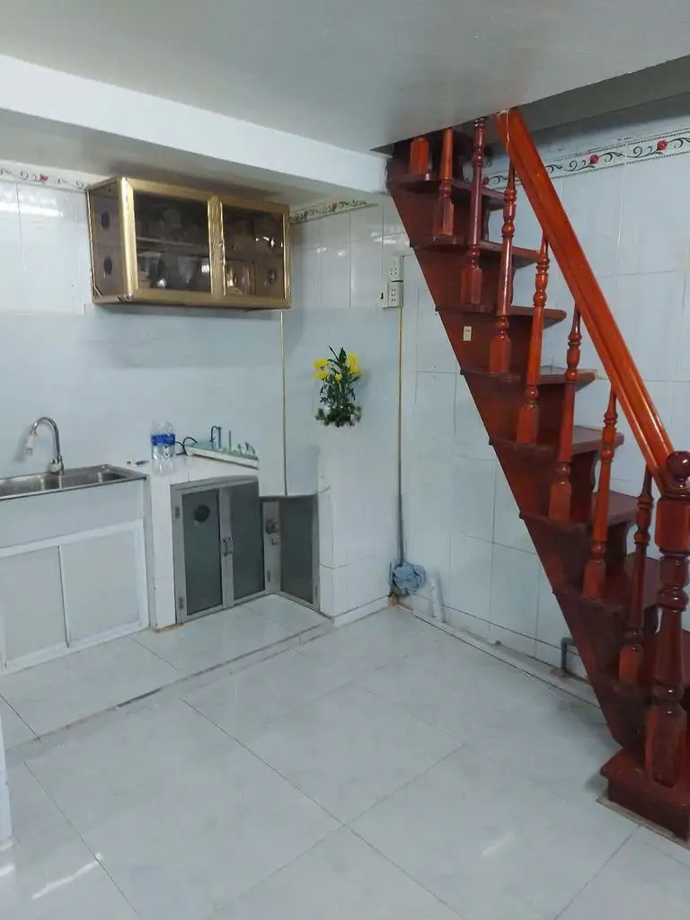 🏠 Nhà hẻm Nguyễn Trãi, Quận 1 - Cho Thuê Giá Tốt, Gần Chợ Bến Thành