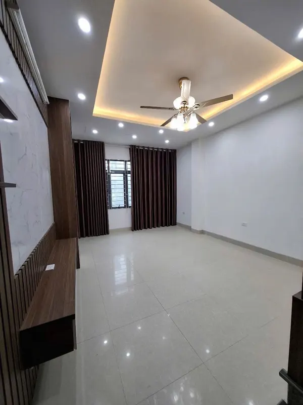 Mặt Phố Hoàng Công - Kinh Doanh Sầm Uất - Thang Máy - 56m2 - 18 Tỷ