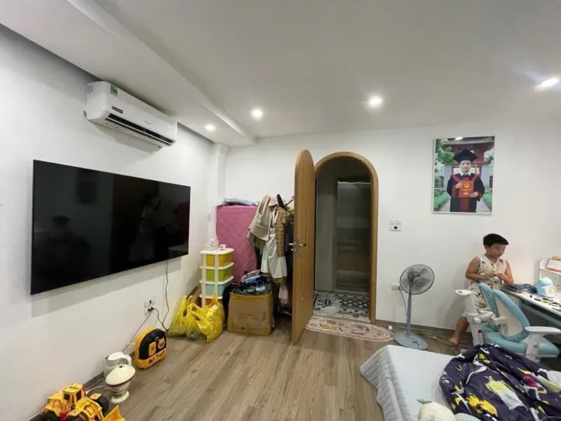 Bán nhà Trần Thái Tông 42m2, 5 tầng, 7.1 tỷ, Nở hậu, Thang máy, Cầu Giấy