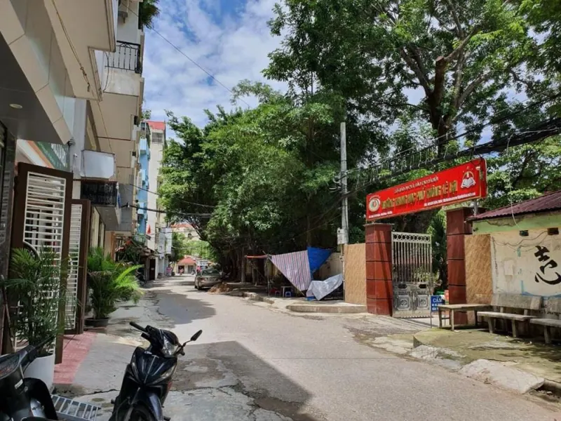 Bán đất phố Bà Triệu, Hà Đông - 52m2, nhà C4, ô tô vào nhà, giá 9 tỷ