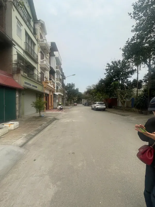 Cho Thuê Nhà 90m2, 4 Tầng, Khu Phân Lô Thượng Thanh, Long Biên - Giá 27tr/Tháng