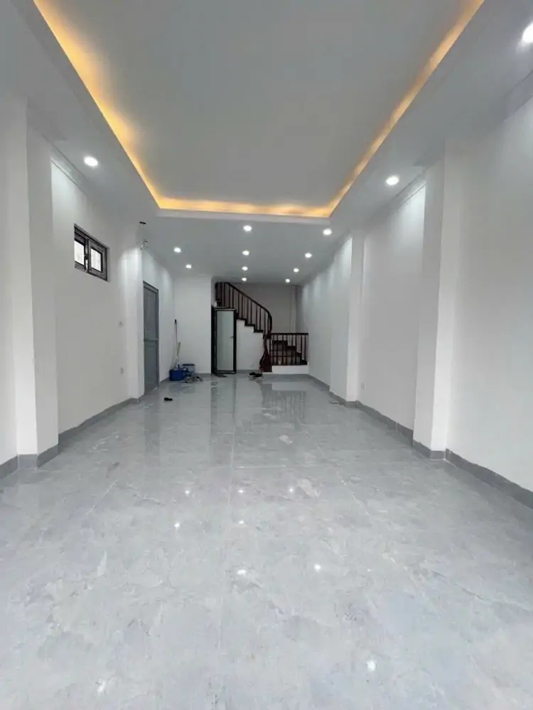 Hiếm - Nhà 5 Tầng Mới Coong- Nhỉnh 6 Tỷ - Gara Ô Tô - Lô Góc - Sáng Thoáng