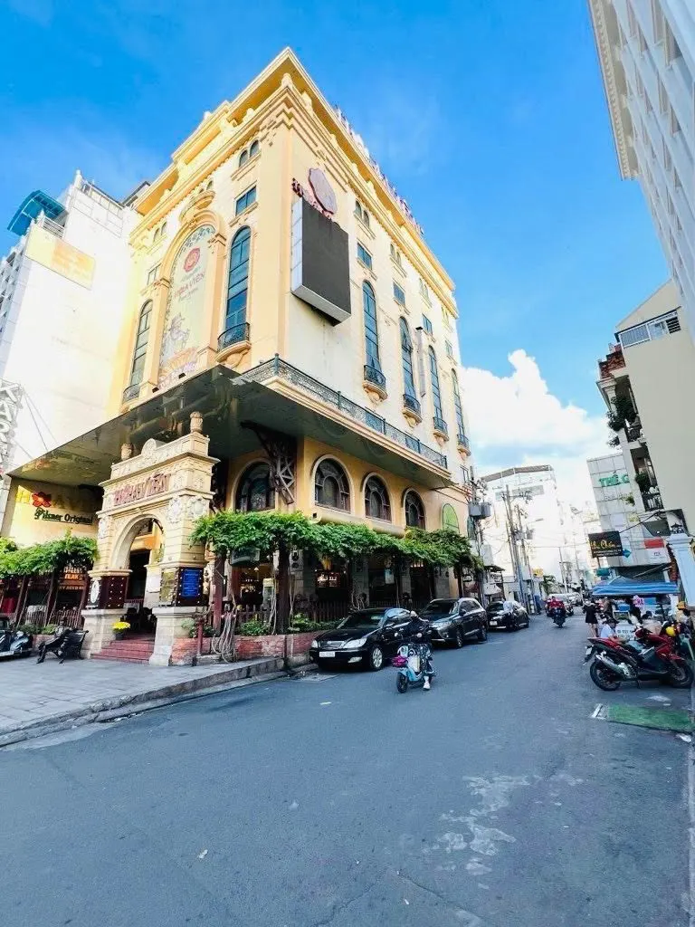 Nhà phố Quận Phú Nhuận - Xe hơi đỗ cửa, 4x13, Vị trí Độc Tôn