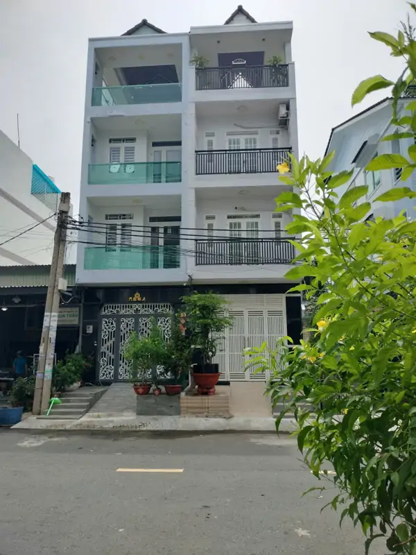 Bán nhà mặt tiền 4 tầng Quận 6 - 11.2 tỷ - Vị trí đắc địa, giao thông thuận tiện