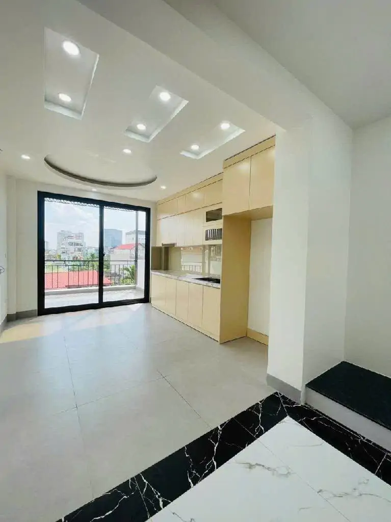 Bán nhà Âu Cơ 6 Tầng, Thang Máy, Kinh Doanh - Giá 11 Tỷ