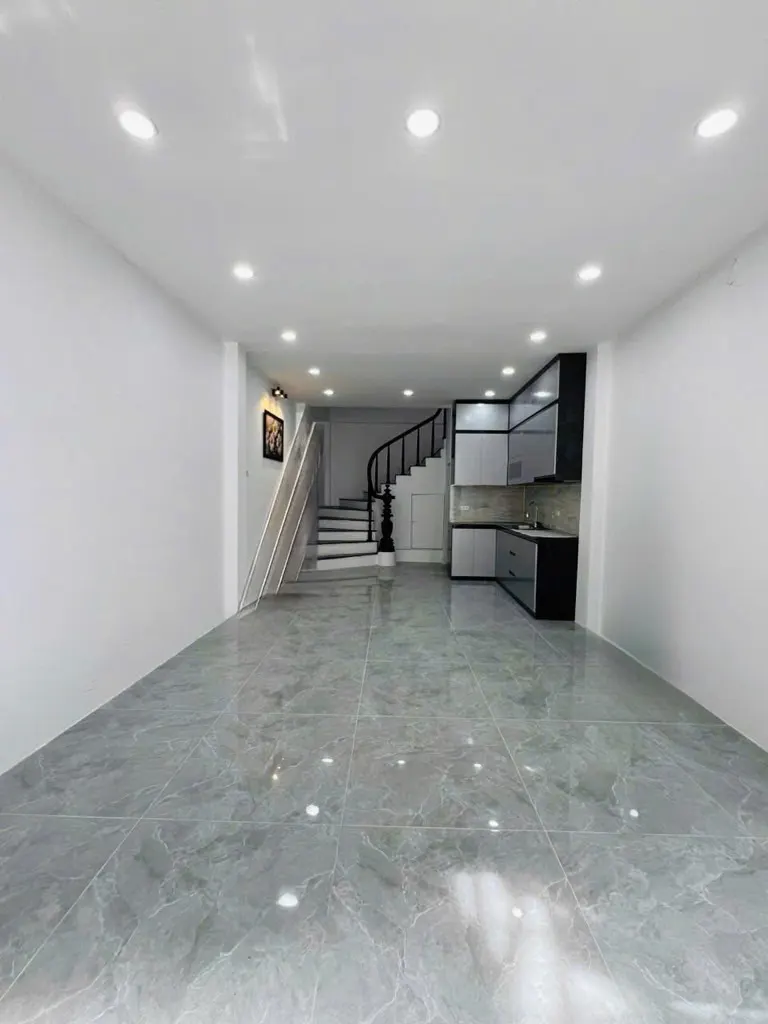 Nhà Mặt Phố Đức Giang, Long Biên - 11 Tỷ - Vị Trí Đẹp, Tiềm Năng Sinh Lời