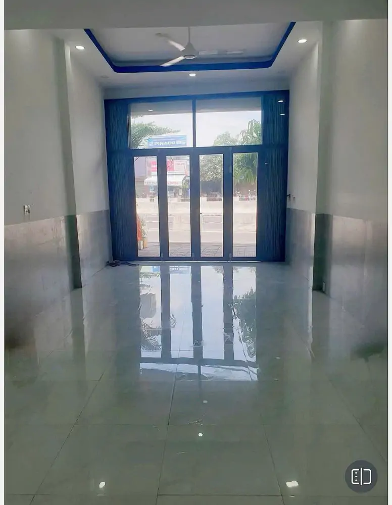 Bán Nhà 2 Tầng Kinh Doanh Mặt Tiền Đường Nguyễn Tất Thành - ảnh 1