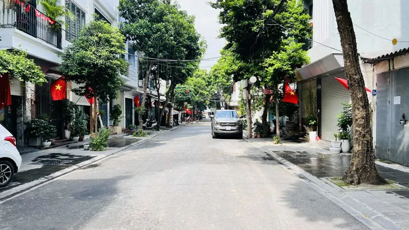 Bán Mảnh Đất 2 Thoáng, 76M, Mặt Tiền 7.6M, Phân Lô, Vỉa Hè , Ôtô Tránh