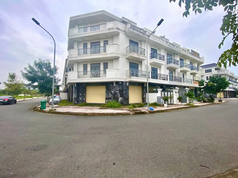 Cần Bán Cặp Góc Nhà Liền Kề Đẹp Nhất Dự Án – Đối Diện Công Viên – Đường E9 Khu Dân Cư Bửu Long,
