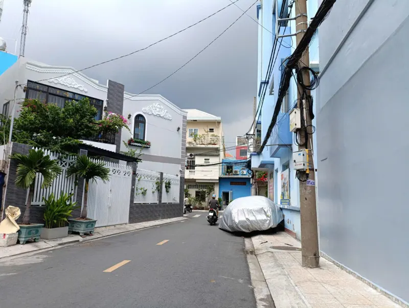 Nhà Bà Hom , Gần Kinh Dương Vương Hồng Bàng Quận 6, 6,5 X14m, 4 Tầng Chỉ Nhỉnh 9Tỷ