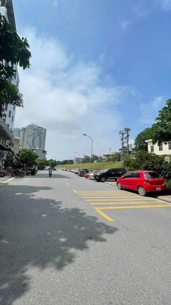 Bán Toà Nhà Apartment Ngọc Thuỵ, 2 Sàn Văn Phòng + 15 Căn Hộ Khép Kín, Dòng Tiền 130Tr/tháng